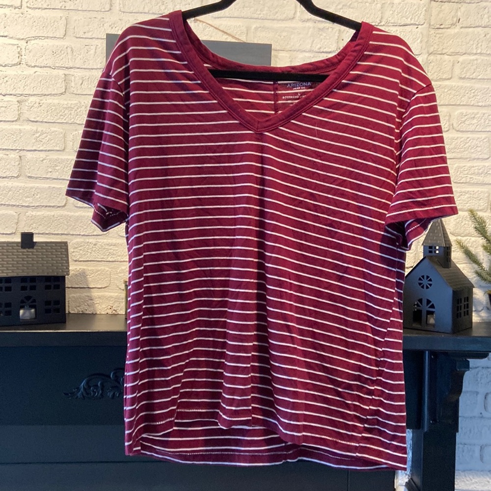 Arizona Jean Co size L Boyfriend V neck